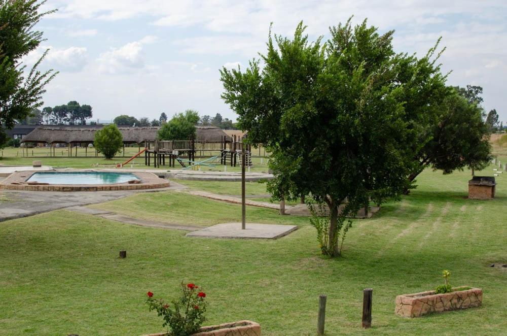 Hotel Matlapeng Country Estate Vanderbijlpark Exterior foto